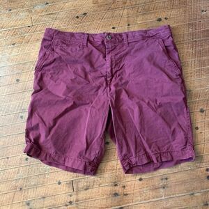 American Eagle burgundy slim size 38 normcore shorts